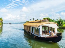 Kerala Beaches, Backwaters and Hill Station Tour